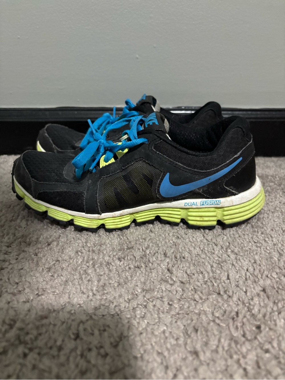 Size 6 - Nike Dual Fusion ST 2 Black Volt Blue W
